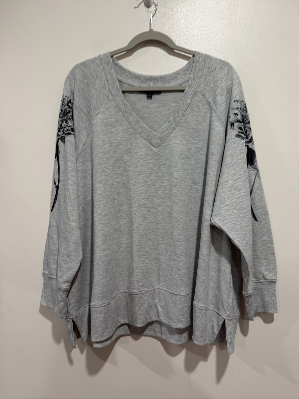 Jane + Delancey Gray Floral Sleeve V-Neck Oversized Sweatshirt Tunic 3x